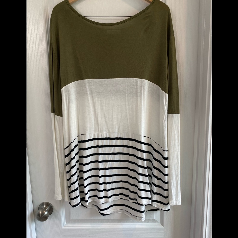 Light cute Tunic NWOT